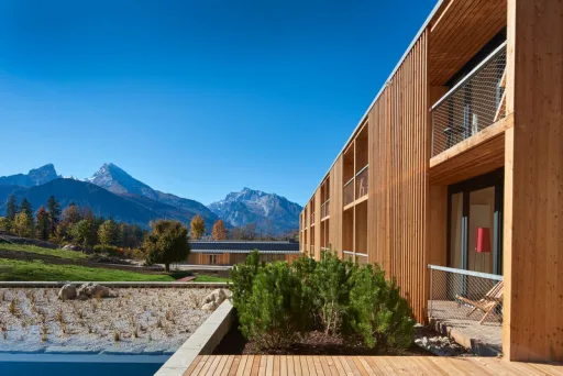 kulturhof-stanggass-carl-stahl-mesh-railing-infill-photo-josefine-unterhauser