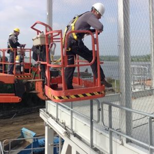 montage kabelnetten vanuit hoogwerker Carl Stahl